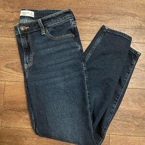 Abercrombie & Fitch The Skinny High Rise Jeans